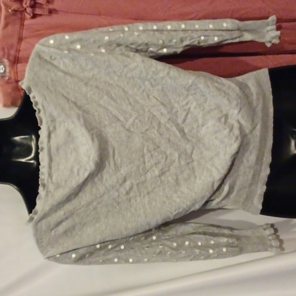 GUESS Mini Cropped Cardigan, gray w/white polka dots, scoop neck - Picture 4 of 7